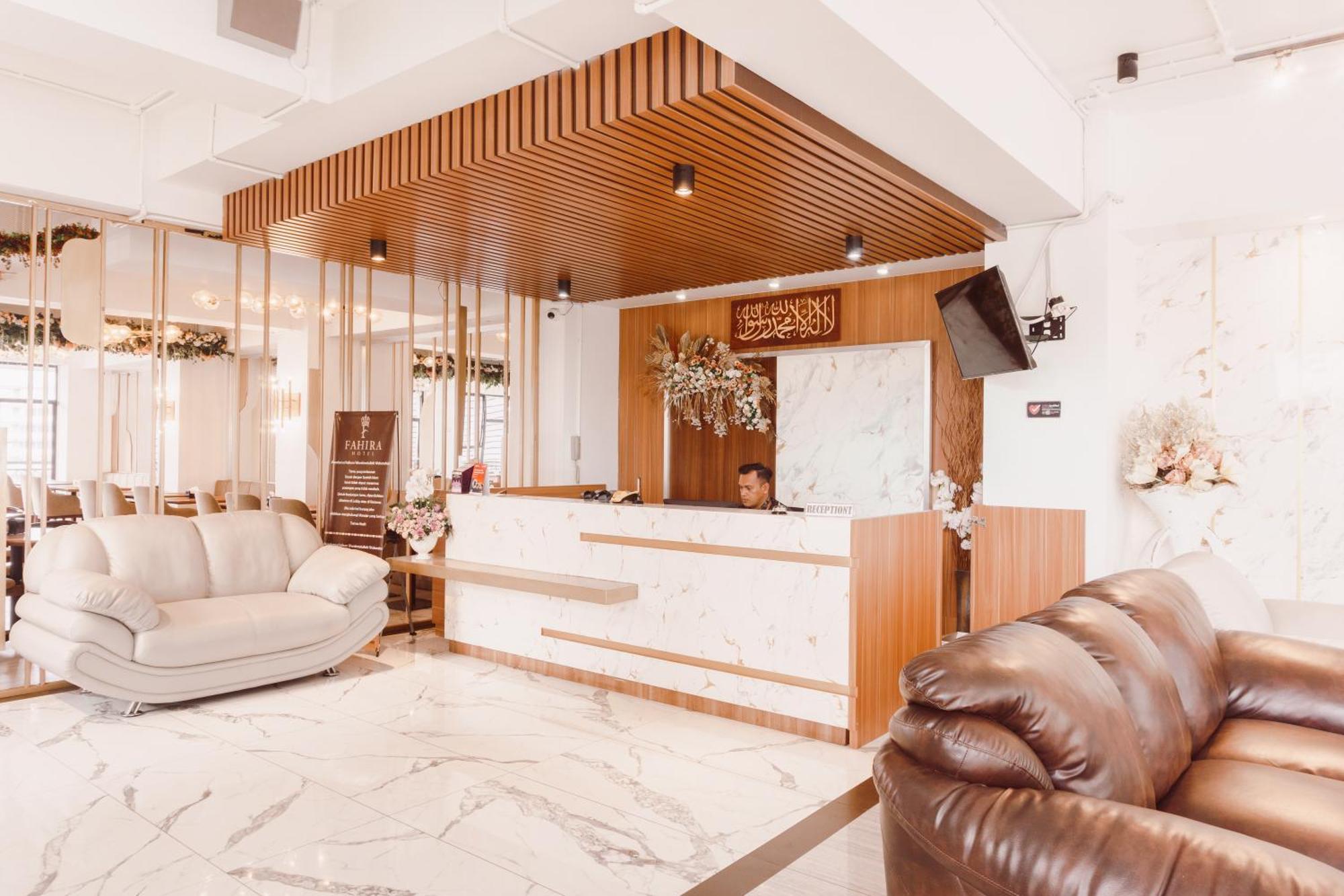 Fahira Hotel Syariah Букіттінгі Екстер'єр фото
