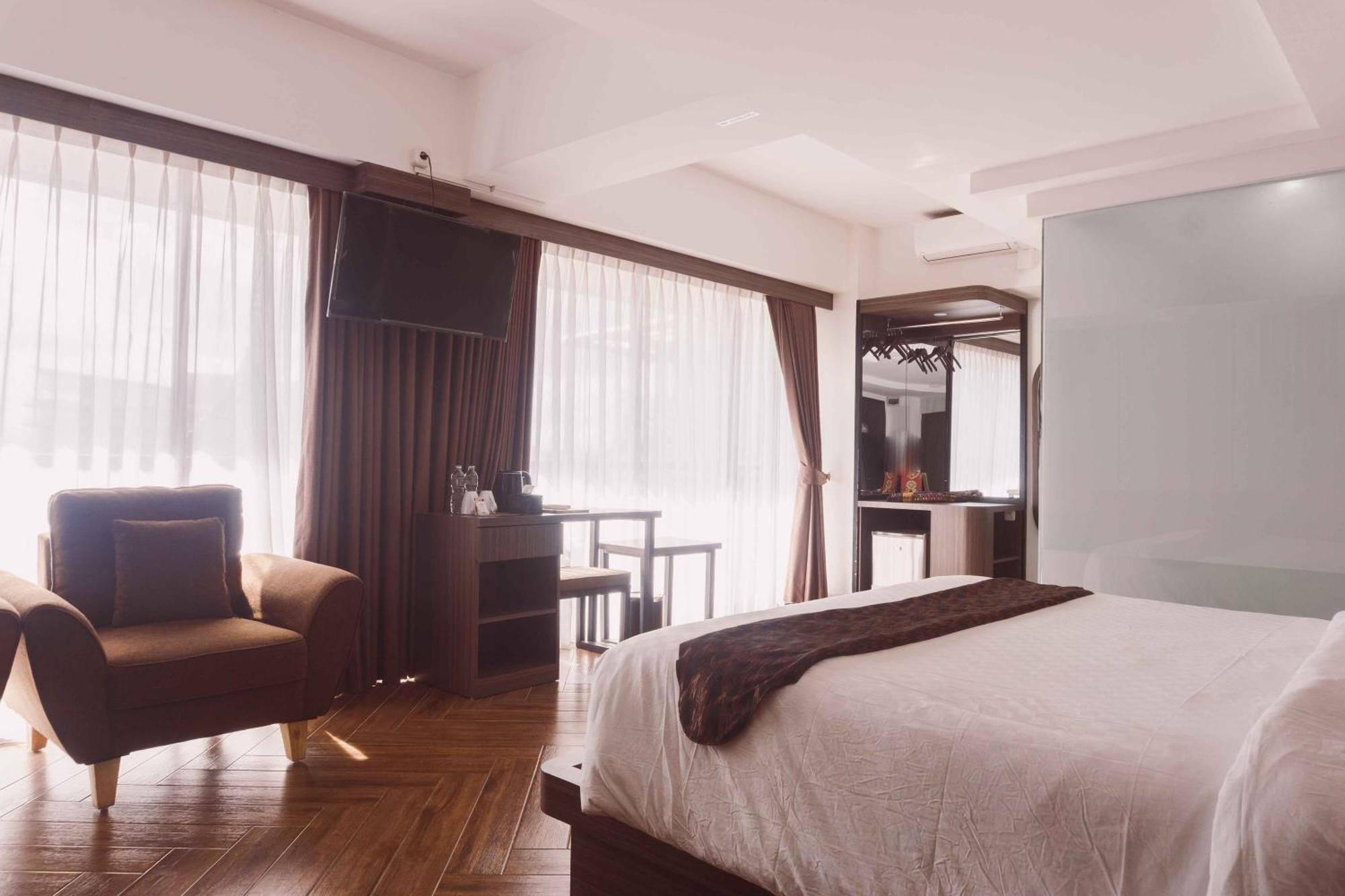 Fahira Hotel Syariah Букіттінгі Екстер'єр фото