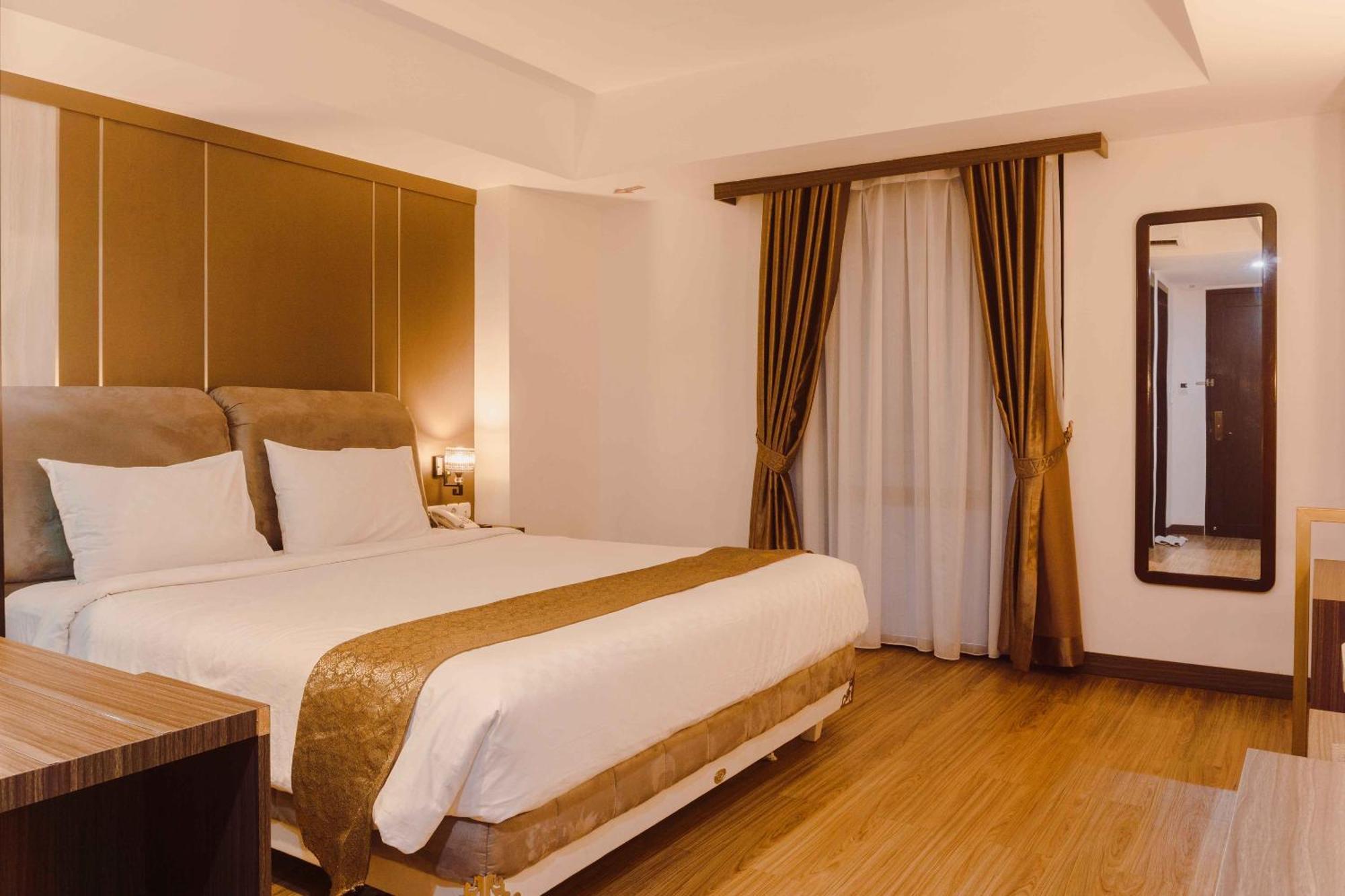 Fahira Hotel Syariah Букіттінгі Екстер'єр фото