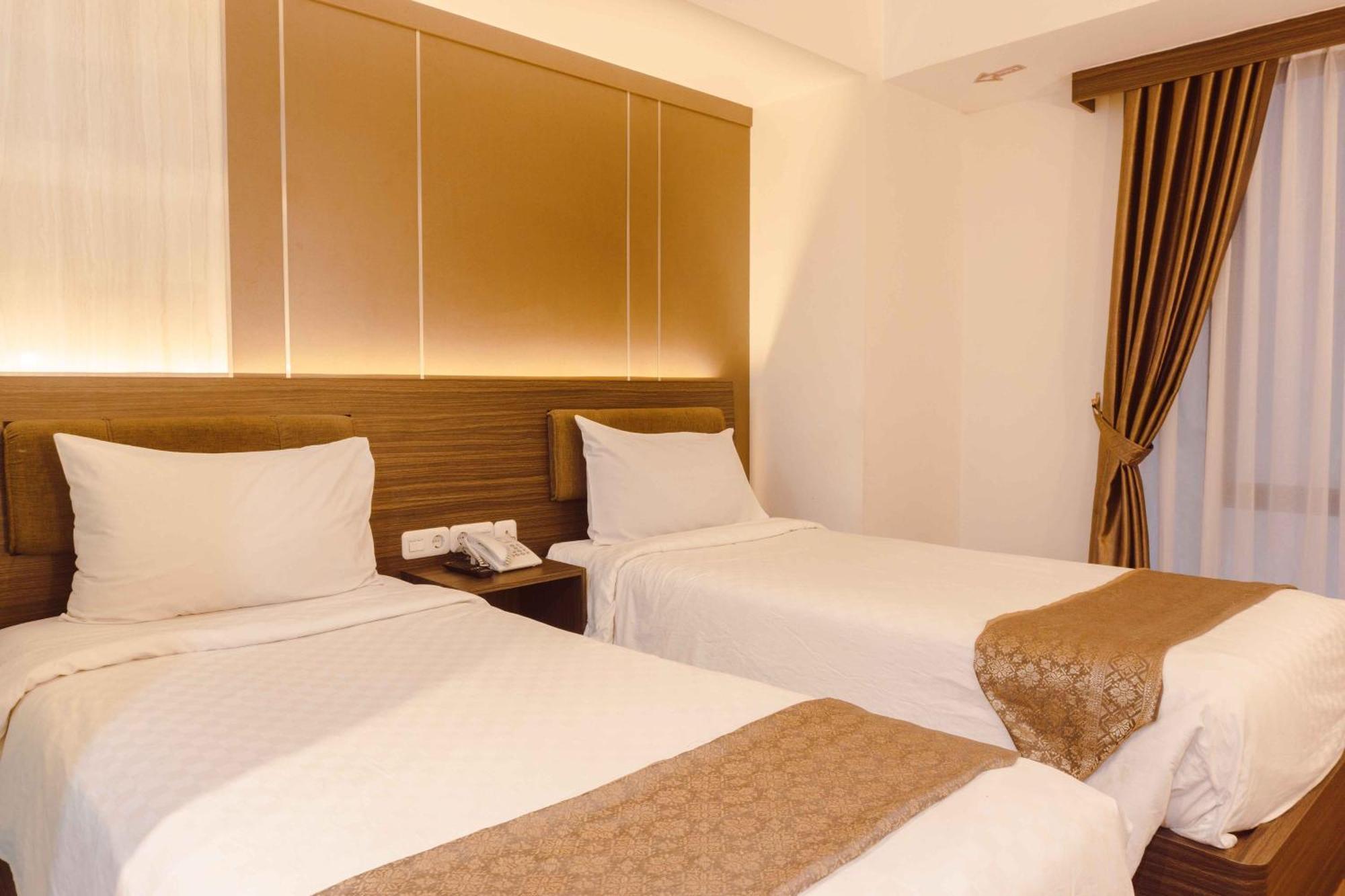 Fahira Hotel Syariah Букіттінгі Екстер'єр фото